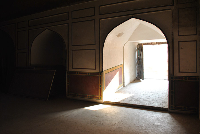 lahore-fort_shishmahalbasement01.jpg