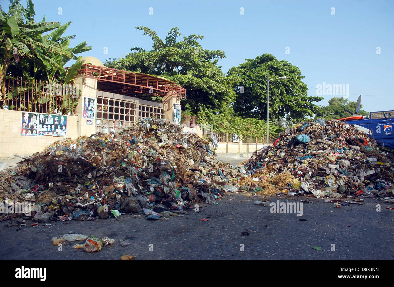 employees-of-the-municipal-corporation-dumped-heaps-of-garbage-outside-D8X4NN.jpg