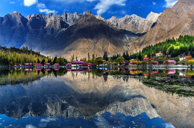 Tourist-spot-in-Pakistan_16dd01a7947_original-ratio.jpg