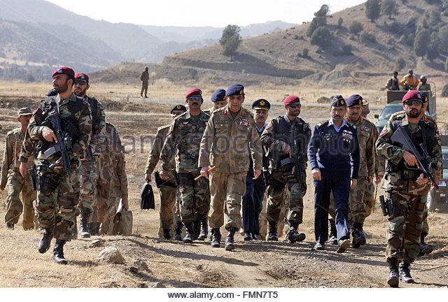 epa02484536-pakistani-army-chief-general-ashfaq-parvez-kayani-l-and-fmn7t5.jpg