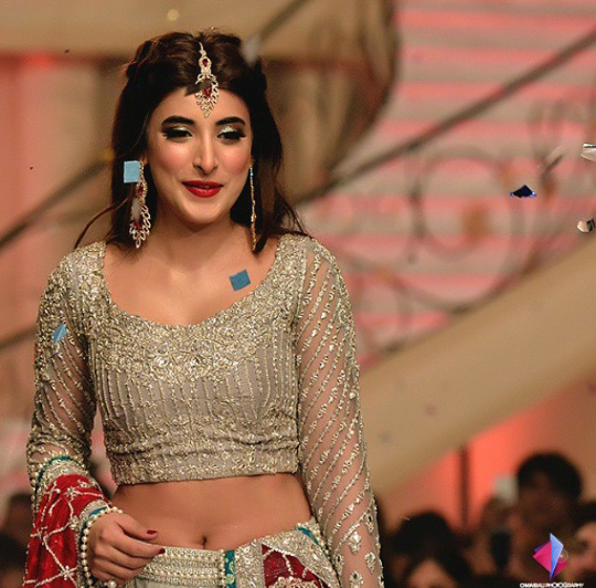 Pakistani-Celebrities-who-look-best-in-Red-Lipstick-11.png