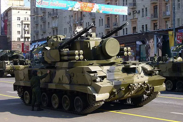 2S6_tunguska_self-propelled_anti-aircraft_tracked_armoured_vehicle_Russia_Russian_640_002.jpg