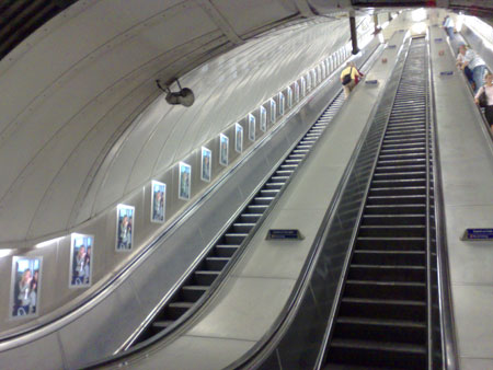 20080516_escalator-bottom.jpg