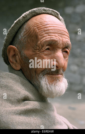 old-man-belonging-to-the-balti-people-e6r0aw.jpg