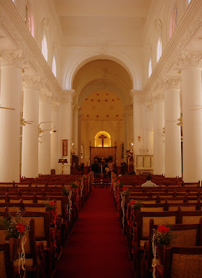 St+Mark%27s+Cathedral,+M+G+Road,+Bangalore+(2).JPG