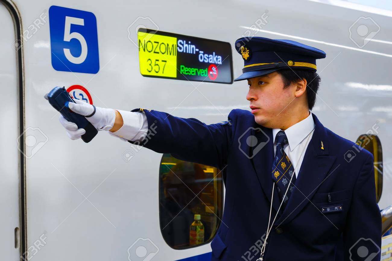 59450239-kyoto-japan-november-23-2015-unidentified-japanese-train-conductor-on-his-duty-on-a-shinkansen-platf.jpg