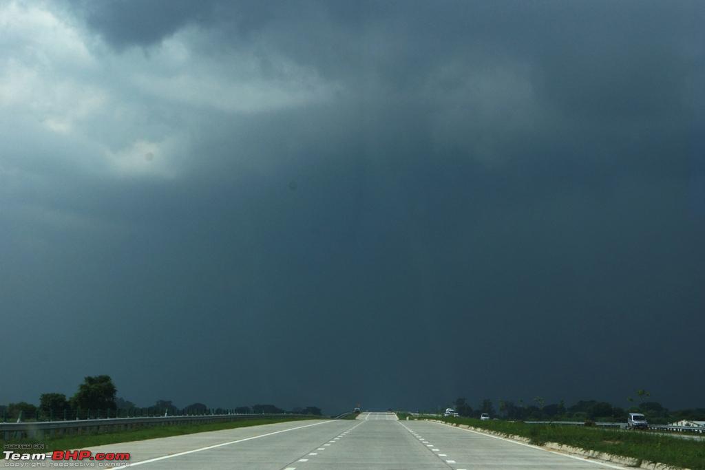 968274d1344697134-yamuna-expressway-edit-now-opened-public-use-rain_on_horizon.jpg