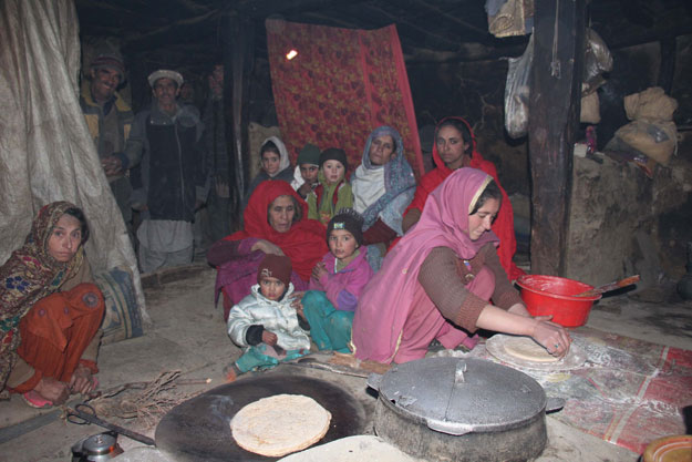 Woman-prepare-chapatis-for-family-members1111.jpg