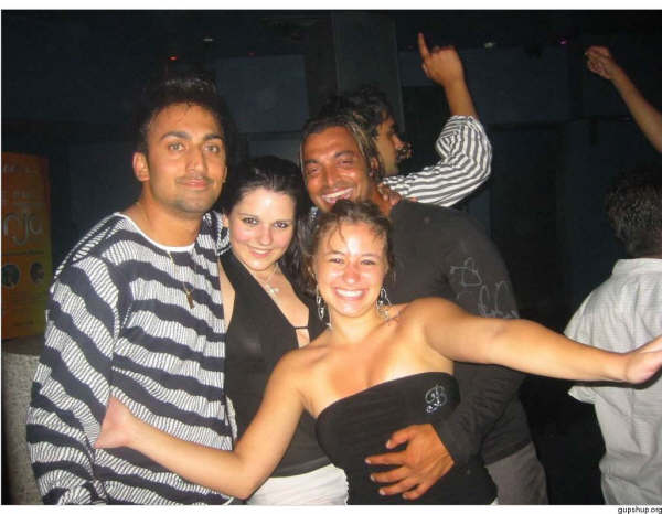 Shoaib-Akhtar-During-Party2.jpg