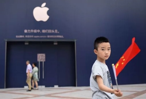 Apple-China-Kid-With-Chinese-Flag.jpg