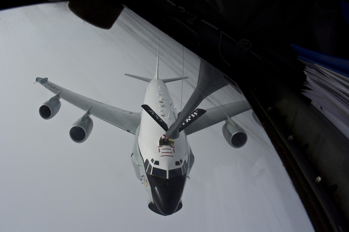 RC-135U-refuel-706x470.jpg