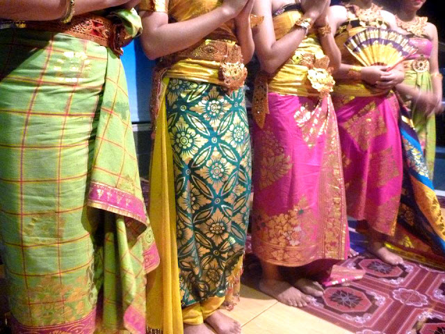 balinese+legong+dancers+sarongs.jpg