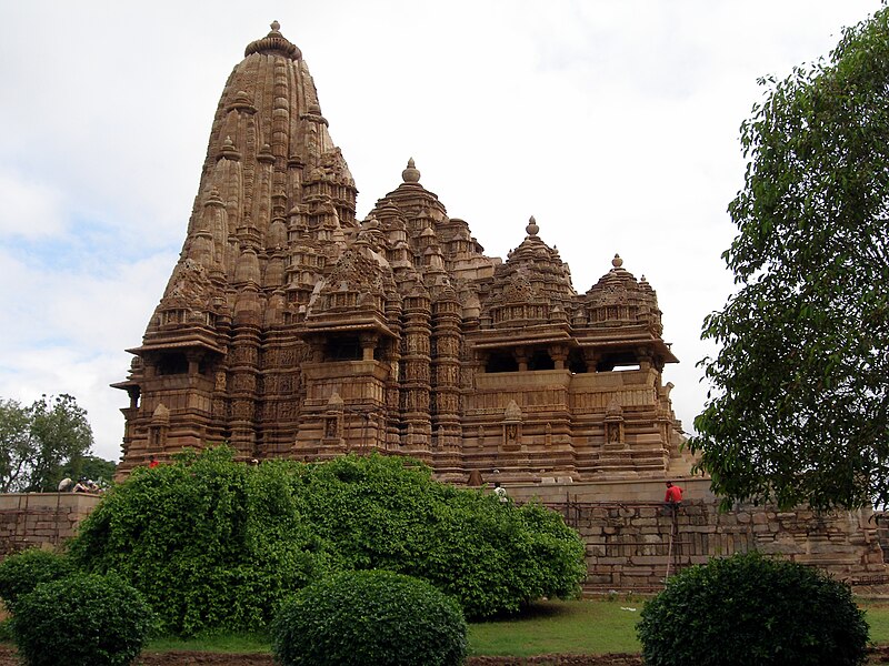 800px-Khajuraho.KandariyaMahadeva.jpg