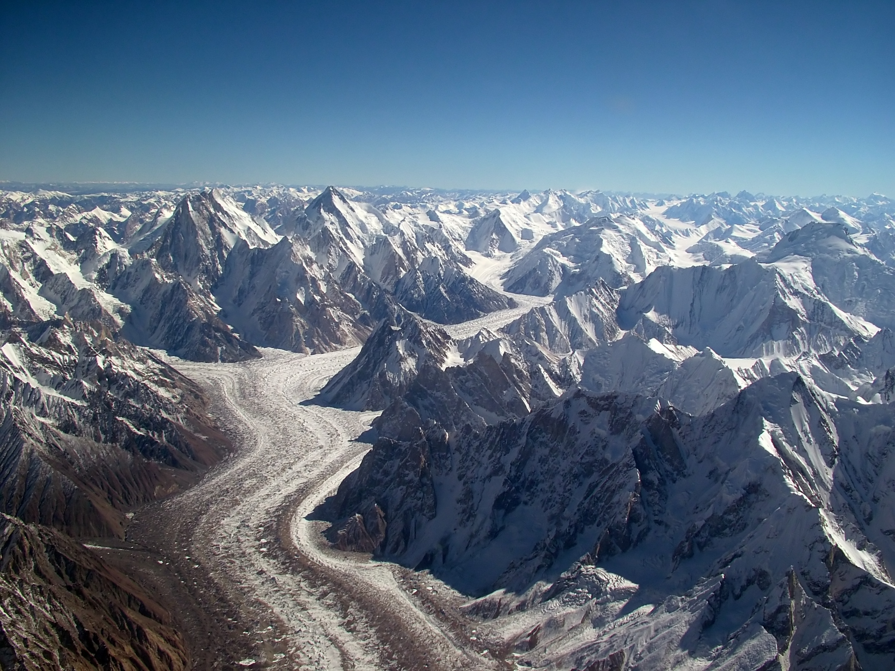 Baltoro_glacier_from_air.jpg