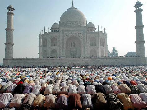 muslim-faithful-pray-at-the-mosque-in-the-taj-mahal-complex-to-celebrate-eid-al-fitr.jpg