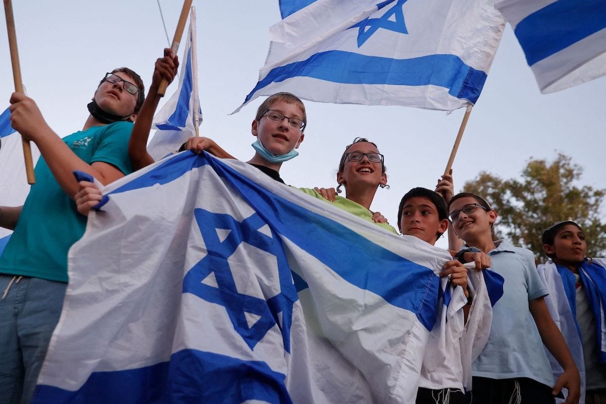 Right-wing Israeli supporters of Prime Minister Benjamin Netanyahu chant slogans and wave the national flag during a demonstration against the coalition to form a government, in the central Israeli city Petah Tikva, on 3 June 2021. [JACK GUEZ/AFP via Getty Images]