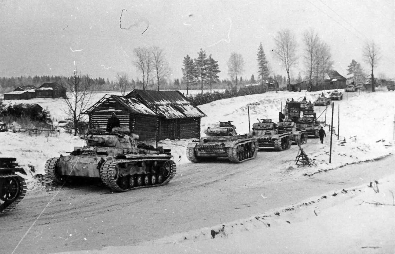 Panzer_III_Ausf_J_12_Panzerdivision_winter_camo_3.jpg