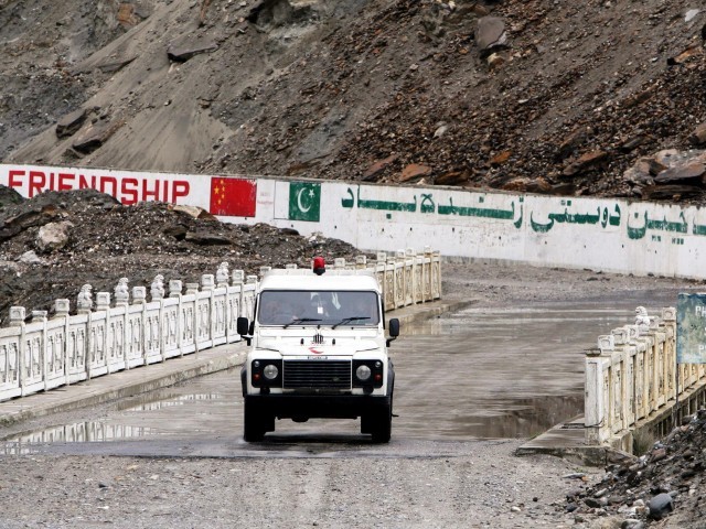 karakoram-highway-EPA-640x480.jpg