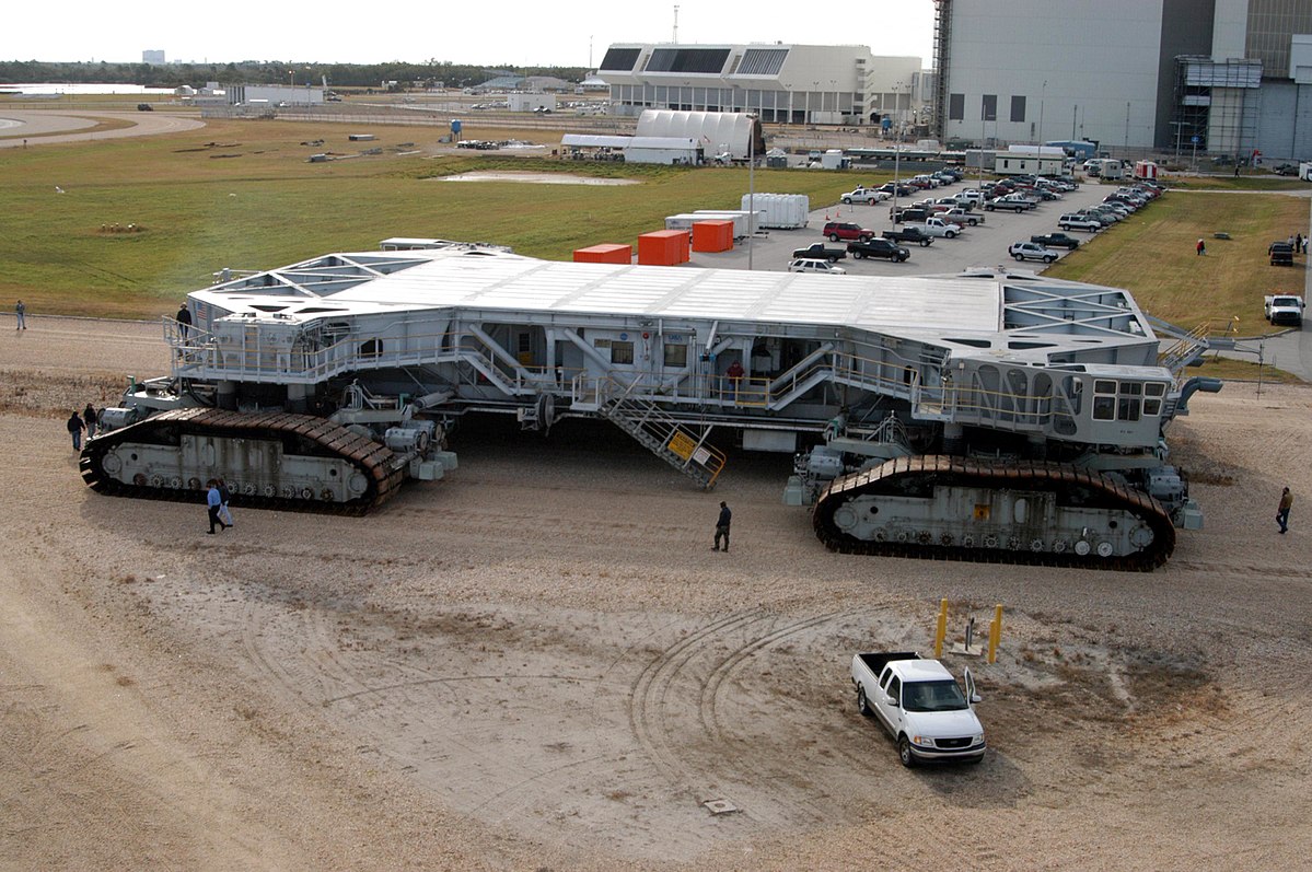 1200px-Crawler-Transporter.jpg