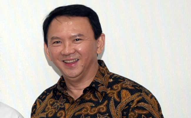 basuki-tjahja-purnama-kedua-kanan-antarafoto-ahok-resmi-jadi-komisaris-utama-pertamina-251119-app-4.jpg