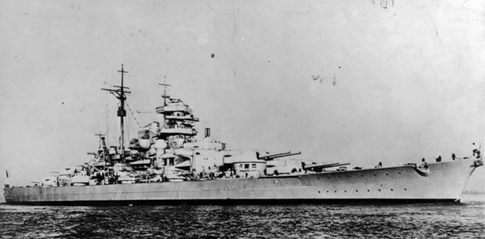 Bismarck_August_1940.jpg