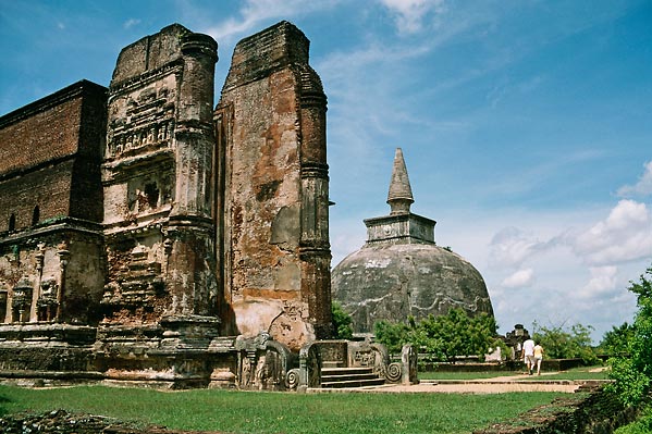 Sri-Lanka_Ancient-ruins_2314.jpg
