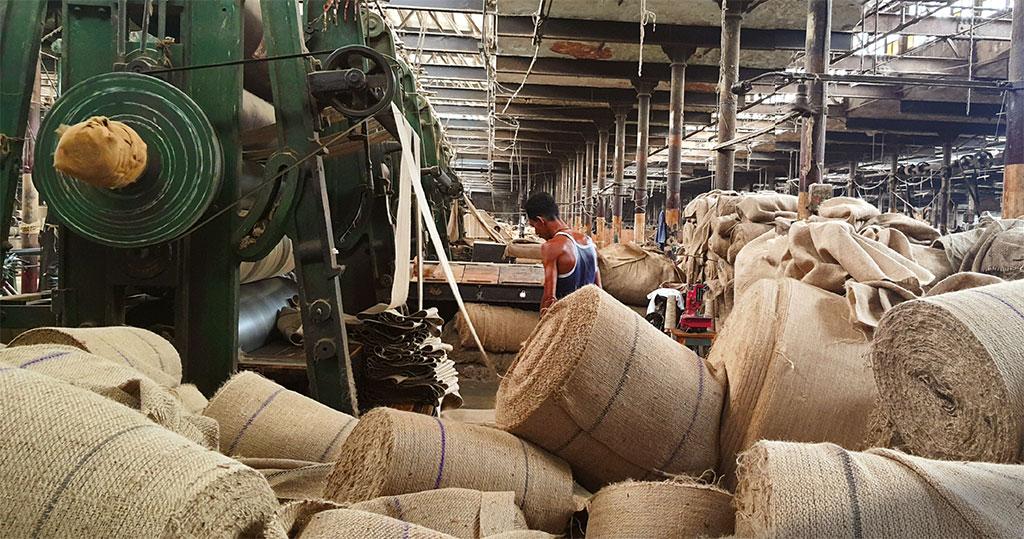 The director of Hukumchand Jute Mill in North 24 Parganas says it has become difficult to find workers willing to work in a jute mill due to low wages (Photo : Shagun)