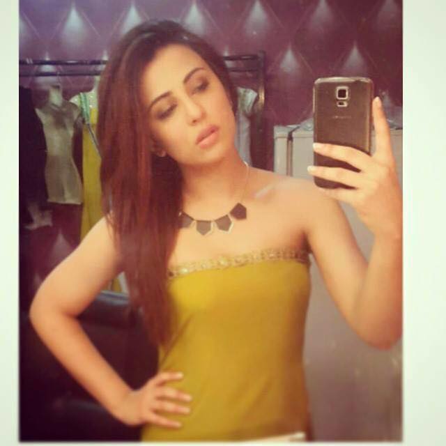 Ushna-Shah-In-Strapless-Dress.jpg