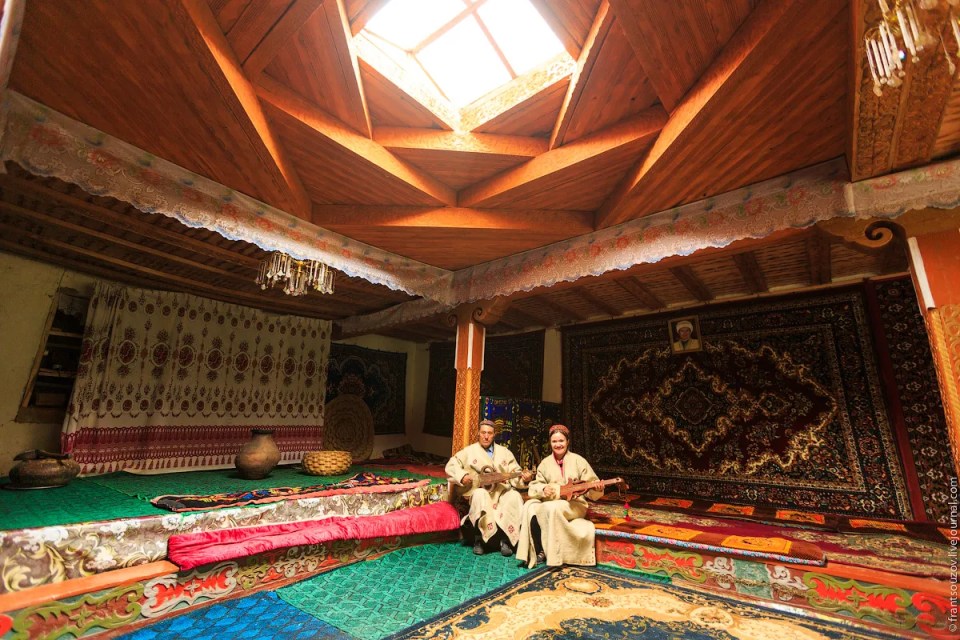 Inside-the-Pamir-House-7.jpg