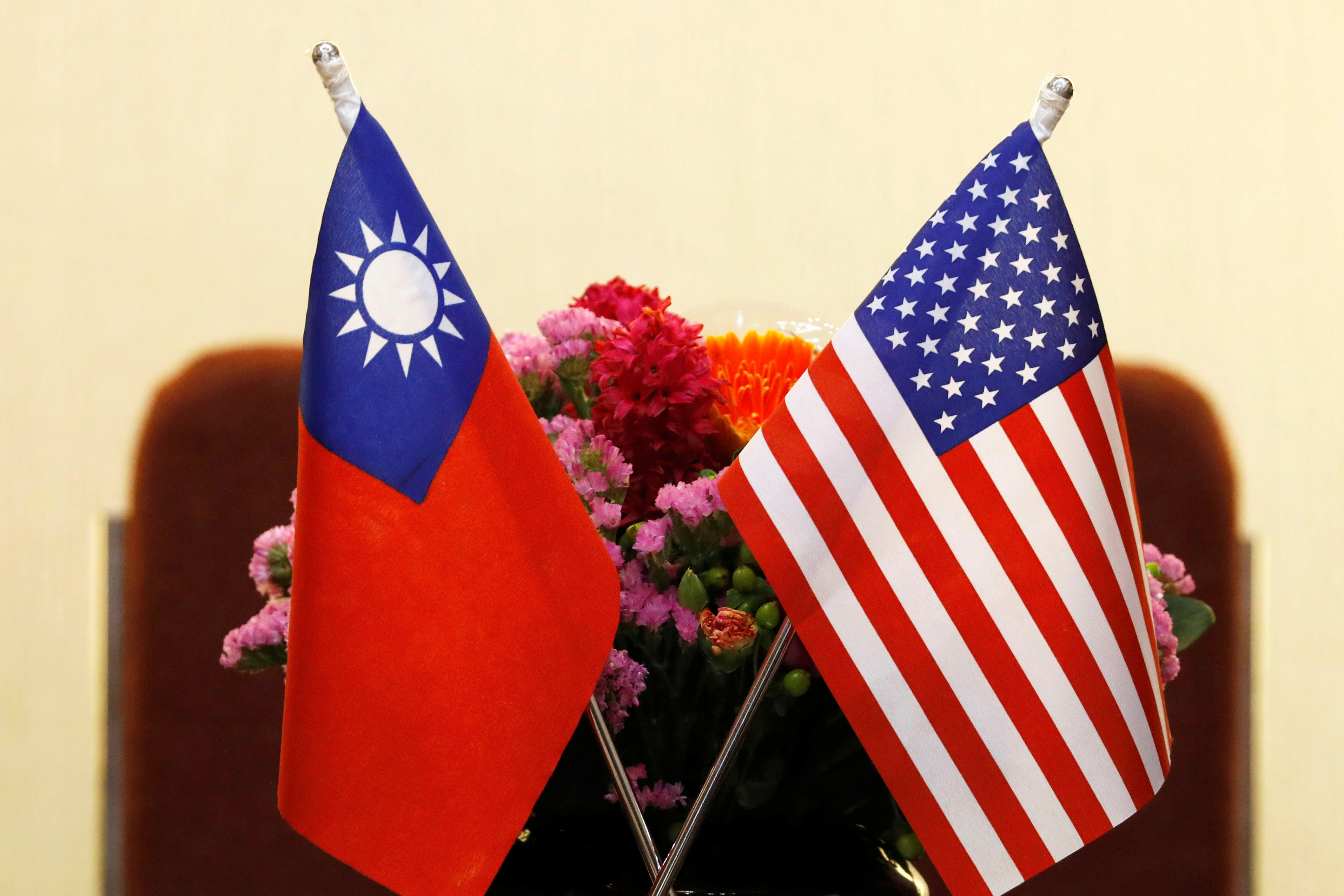 taiwan_us_flags001.jpg