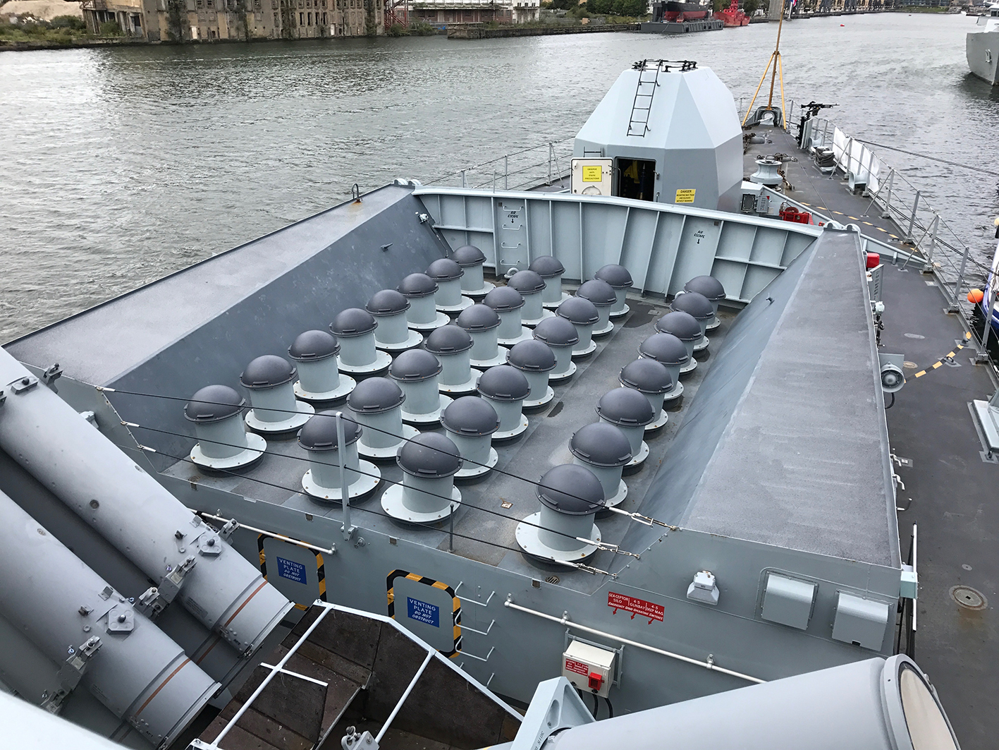 The-MBDA-Sea-Ceptor-launchers-fitted-to-the-HMS-Argyll-Type-23-frigates-which-attended-DSEI-2017_red.jpg