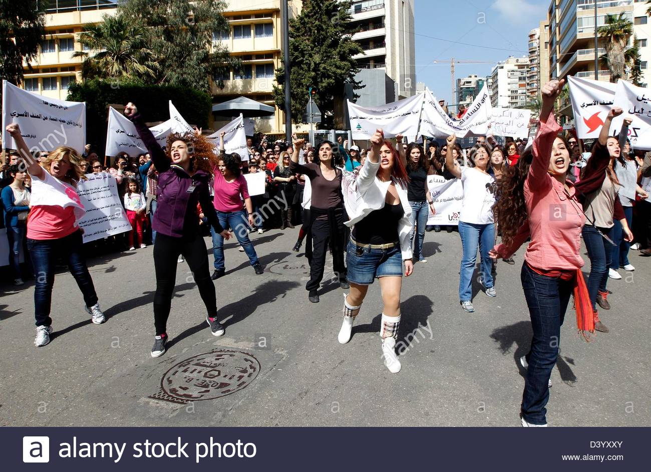 epa03598580-lebanese-women-dance-on-the-street-and-shout-slogans-against-D3YXXY.jpg