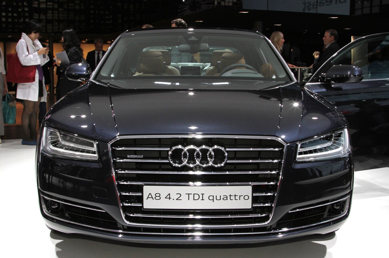 2015-Audi-A8-front-end.jpg