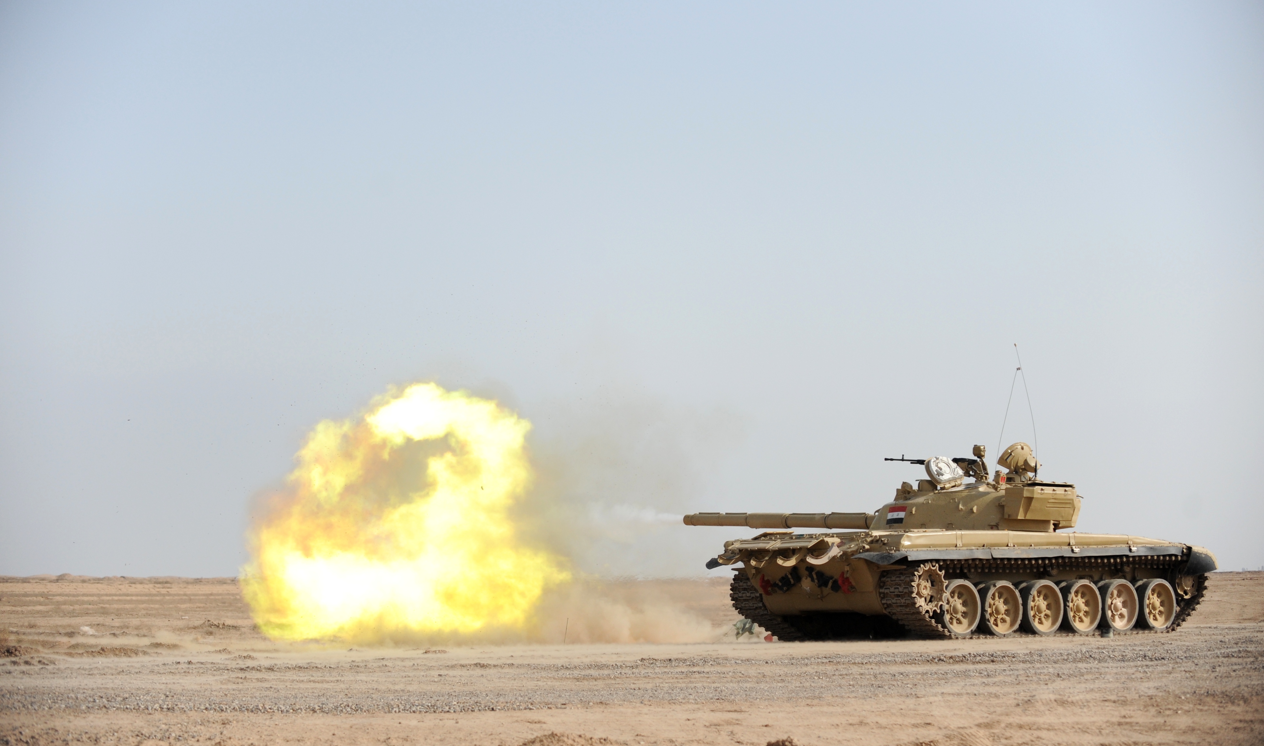 Iraqi_T-72_tank_fires.JPG