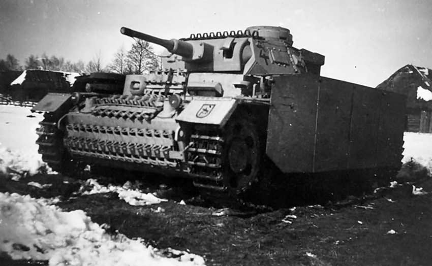 Panzer_III_Ausf_J_4_with_Schurzen.jpg