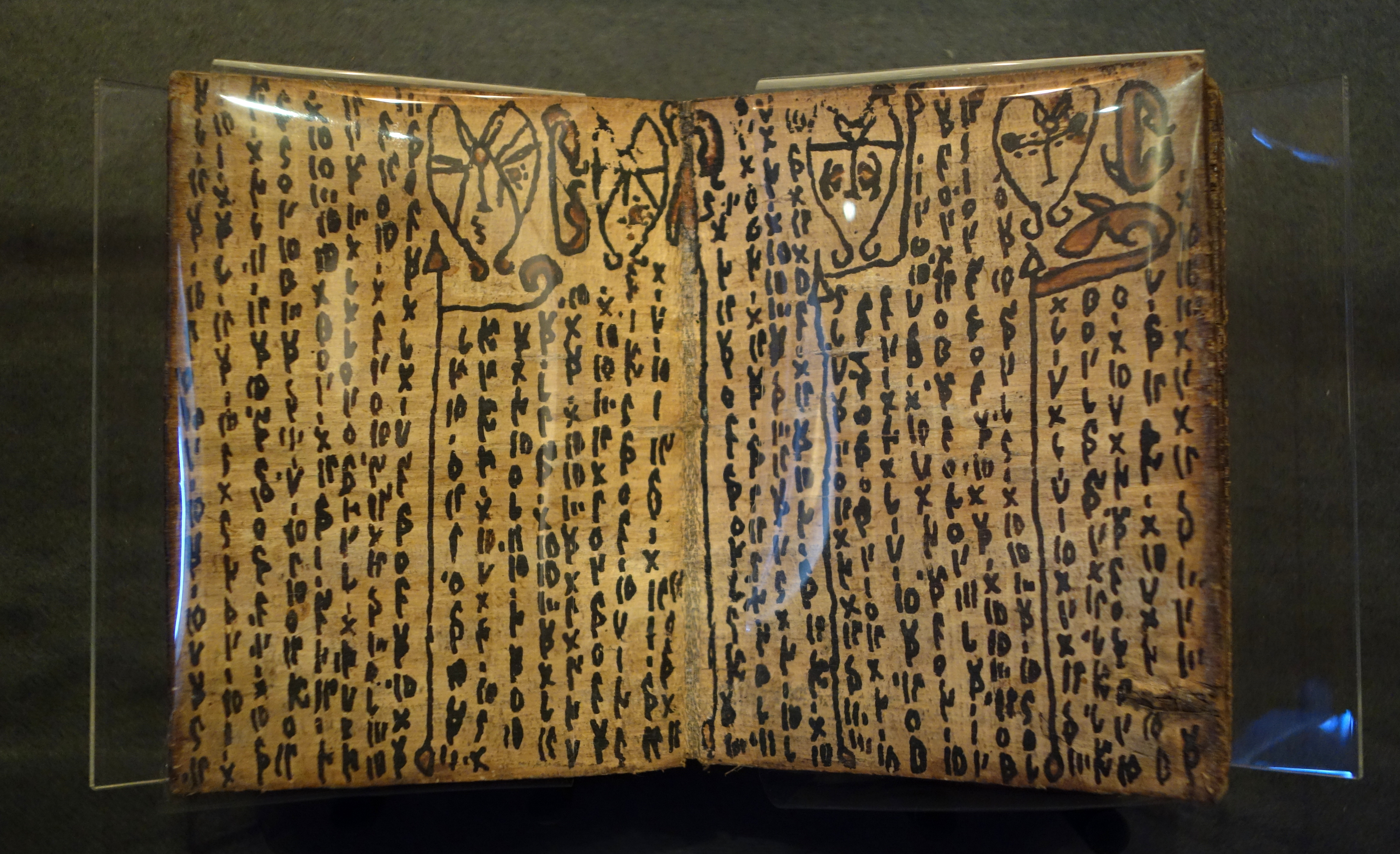 Manuscript_in_Toba-Batak_language,_central_Sumatra,_early_1800s_-_Robert_C._Williams_Paper_Museum_-_DSC00360.JPG