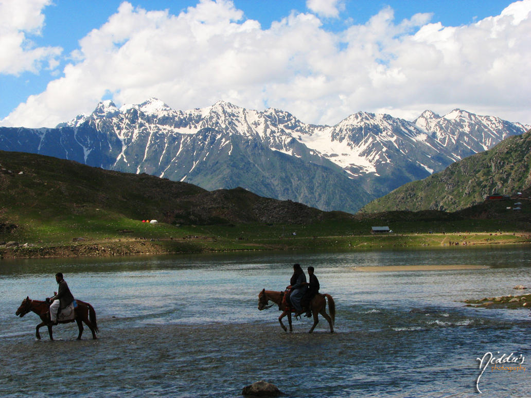 Fairy_lake_Saif_ul_malook_by_smilyniddu.jpg