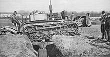 220px-Caterpillar_experiment_21_Fevrier_1916.jpg