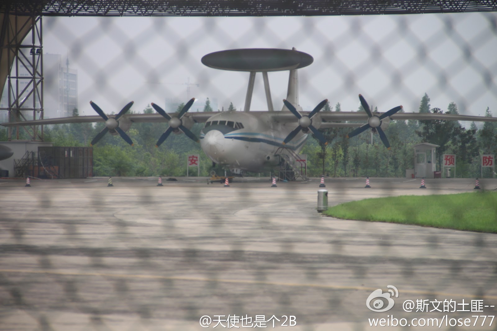 Chinese%C2%A0Y-8W++KJ-500+AEW&C%C2%A03-sided+Active+Electronically+Scanned+Array+%28AESA%29+array+%282%29.jpg