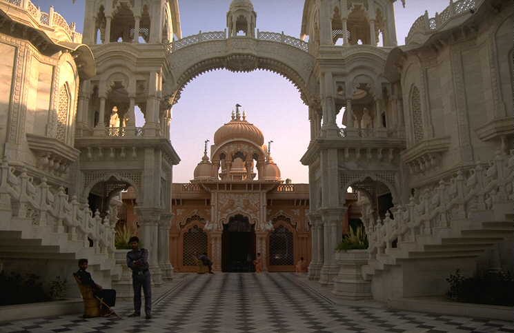 3546Krishna_Balaram_Mandir_entrance.jpg