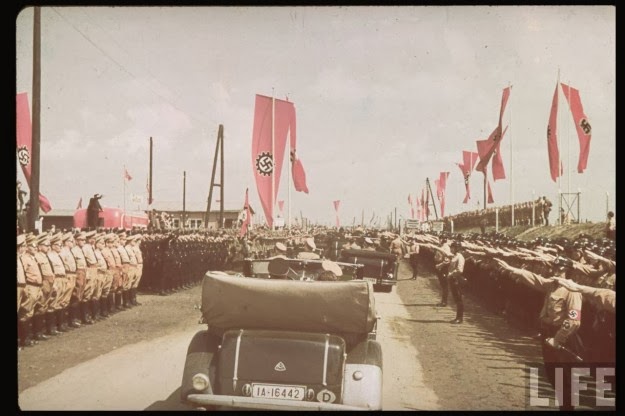 Hitler+at+cornerstone+ceremony,+Fallersleben+Volkswagen+Works,+1938+%283%29.jpg