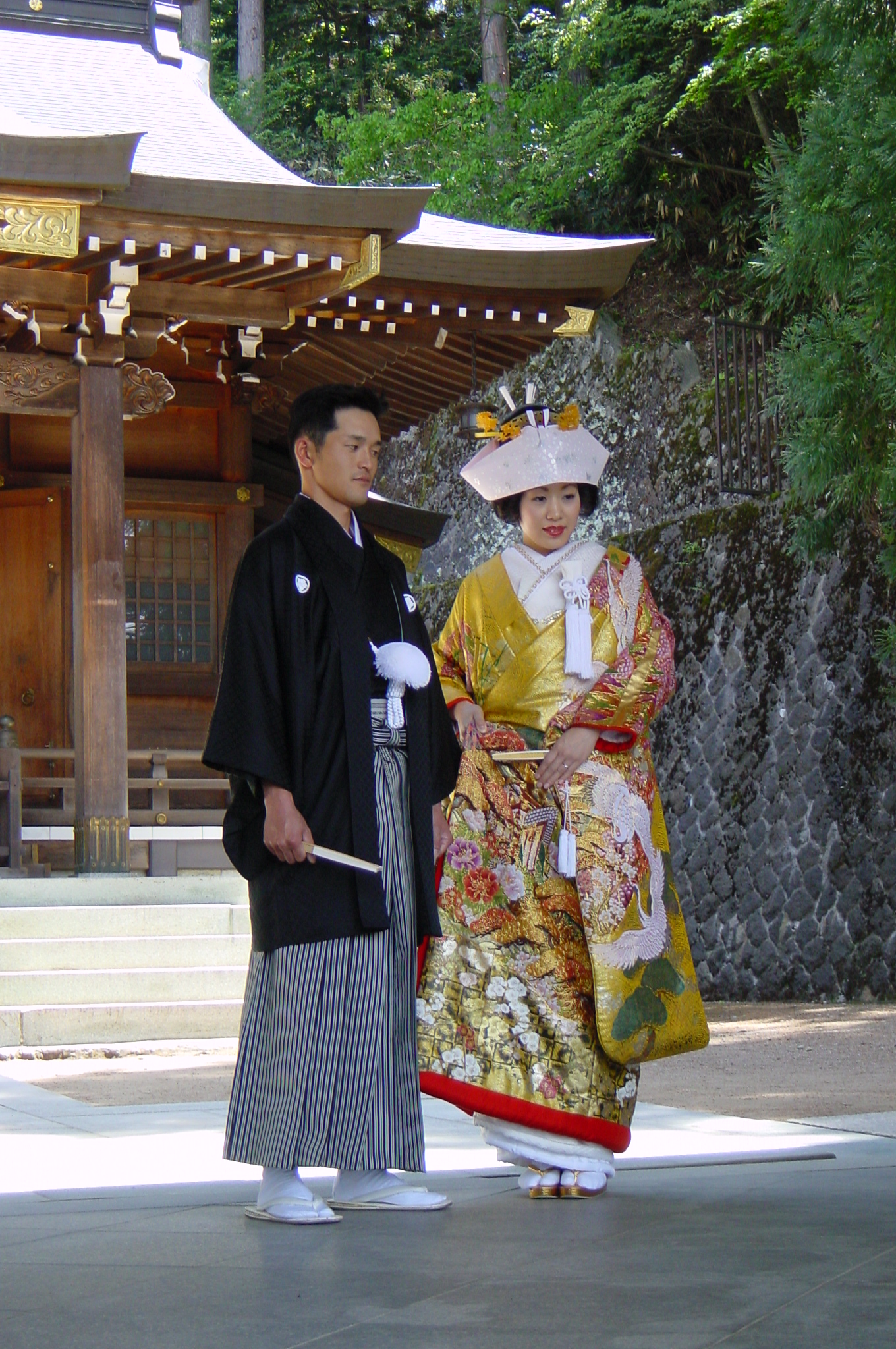 Shinto_married_couple.jpg