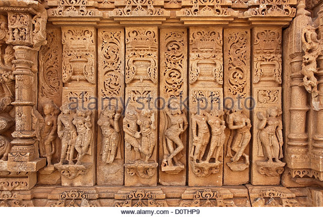 carvings-at-sas-bahu-temple-at-eklingji-d0thp9.jpg