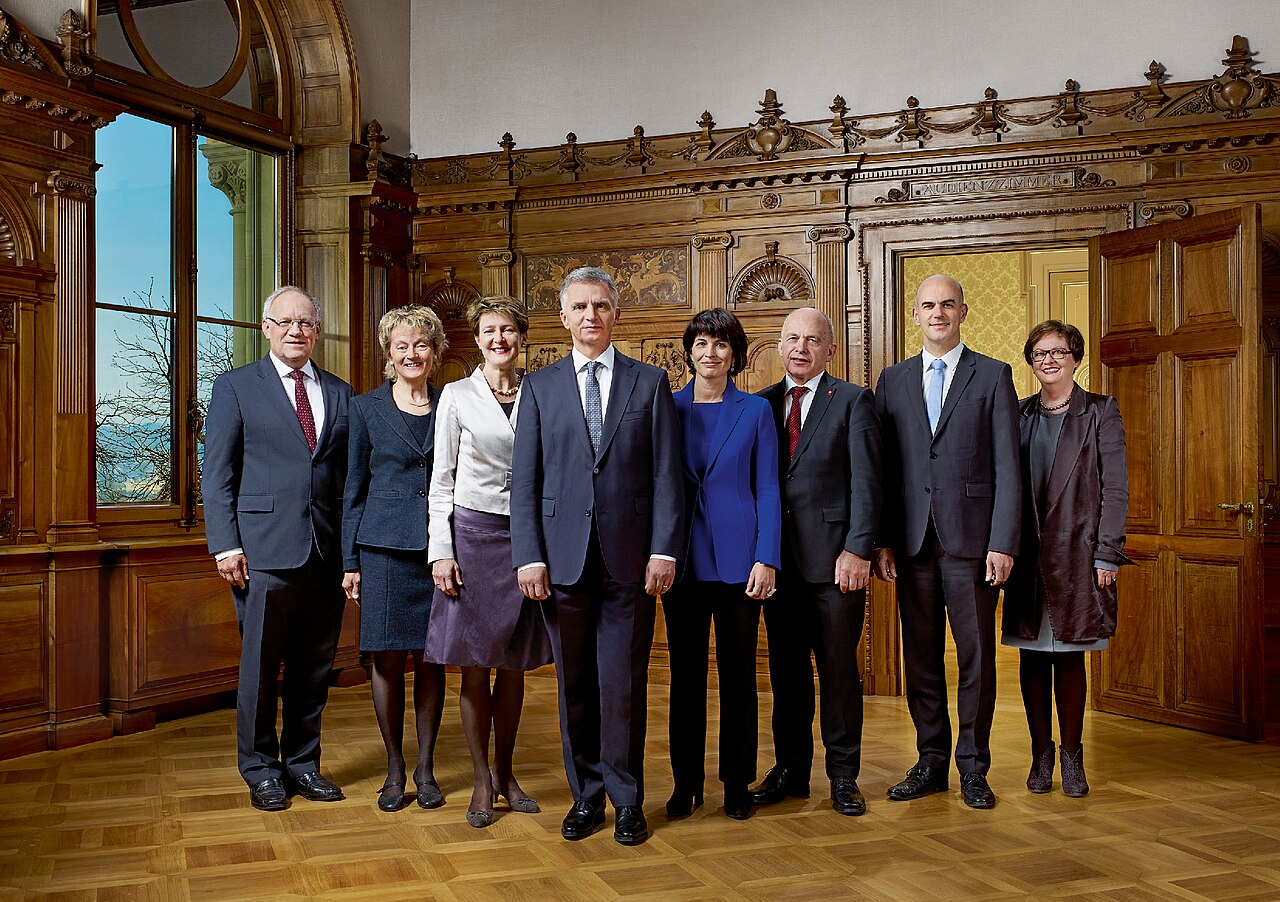 1280px-Bundesrat_der_Schweiz_2014.jpg