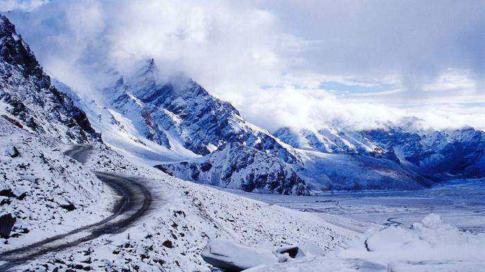 women-only-Leh-Ladakh-trip-delhi-manali.jpg