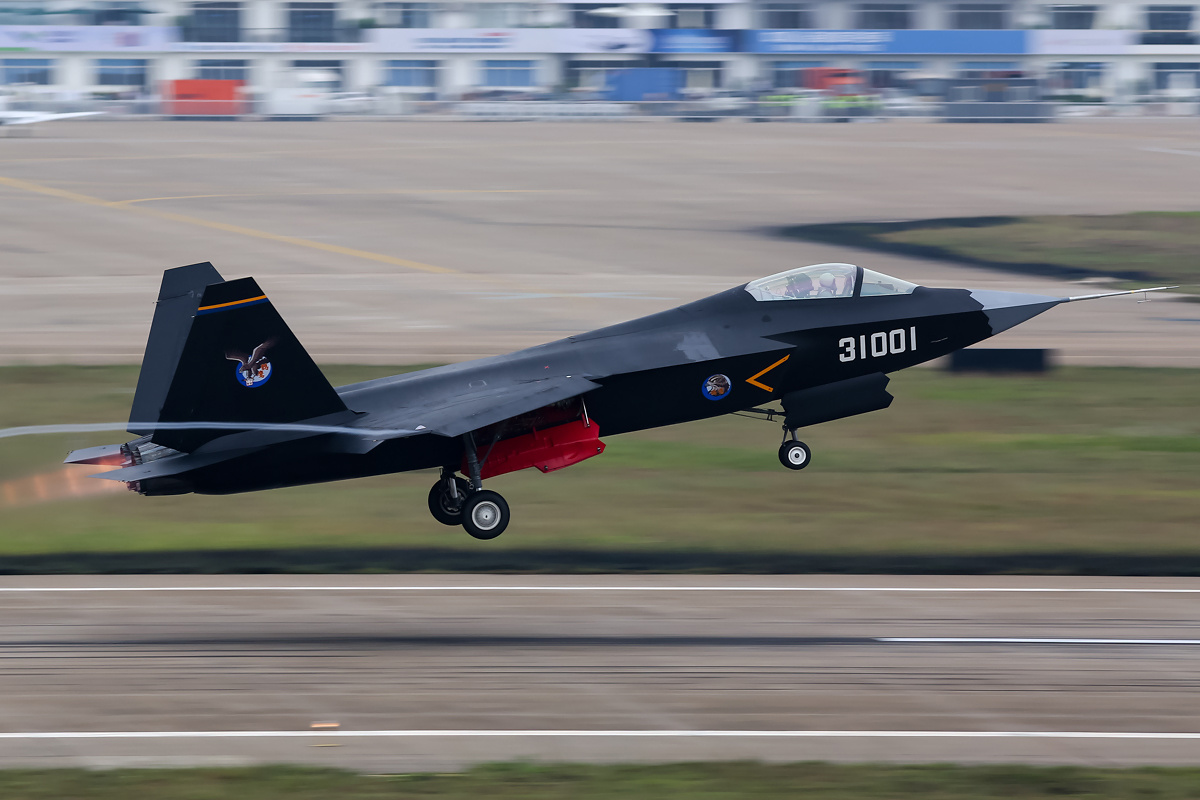 Shenyang_J-31_%28F60%29_at_the_2014_Zhuhai_Air_Show.jpg