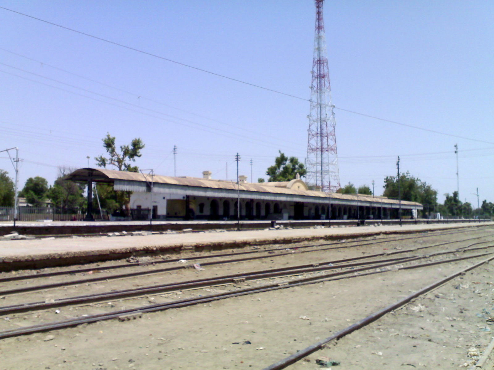 Railway_Station_Dadu_-_panoramio.jpg
