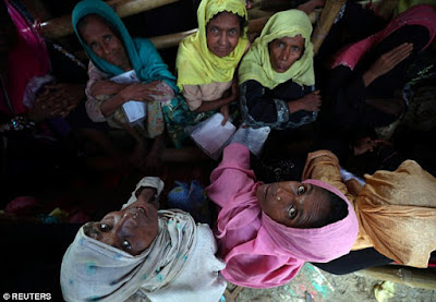 45FE6D5500000578-5052485-Every_day_thousands_more_Rohingya_refugees_arrive_and_each_has_a-a-4_1509927976144.jpg