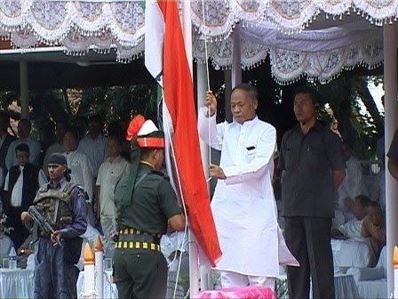 CM+Hoisting+Tricolour+Flag.jpg