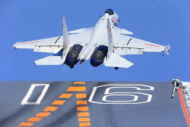 The performance of the Chinese stealth carrier-based aircraft J-35 is not good? Expert: J-20 is the best choice!